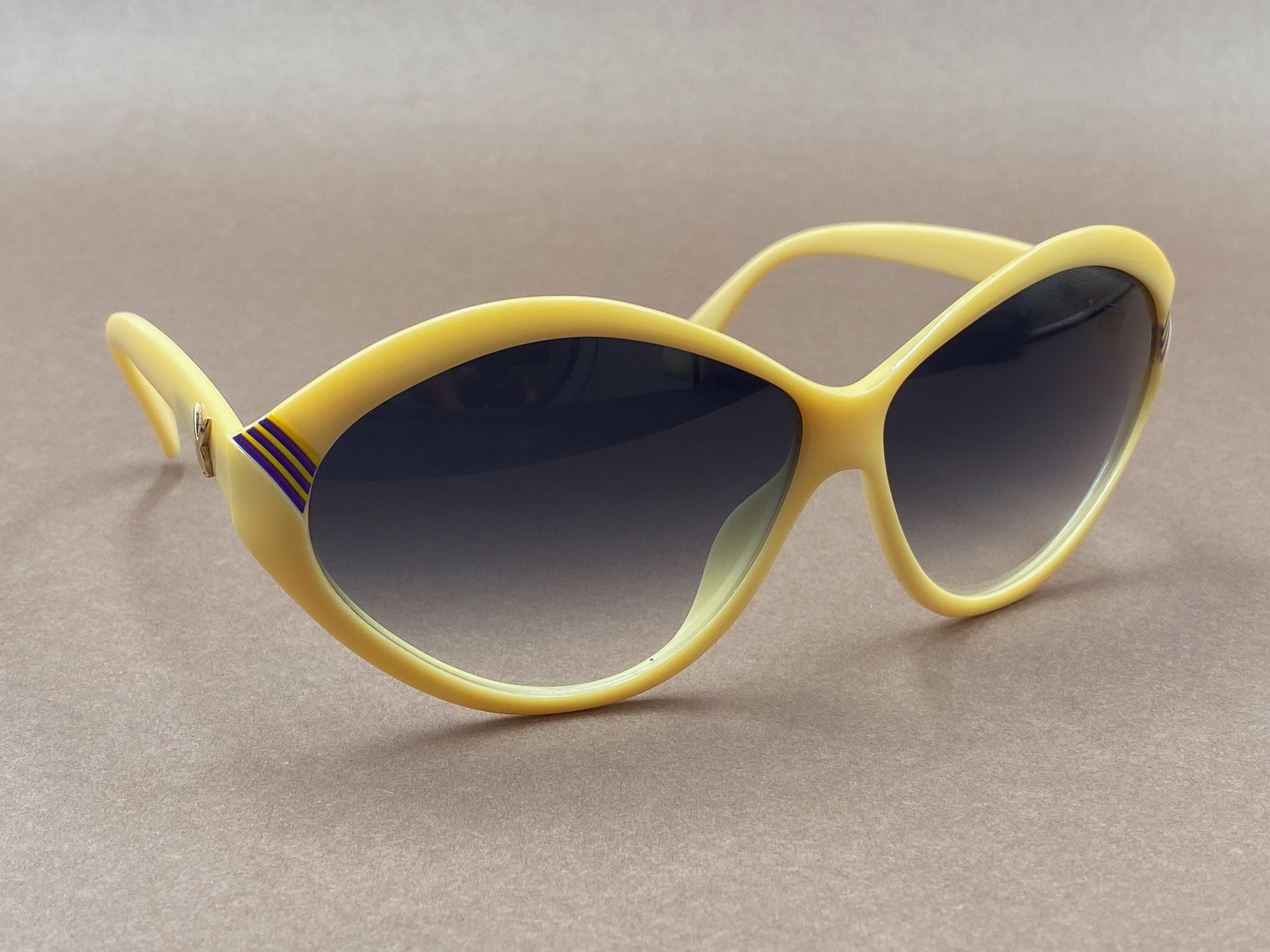 Playboy 4632 80s ladies sunglasses – The House of Vintage Frames